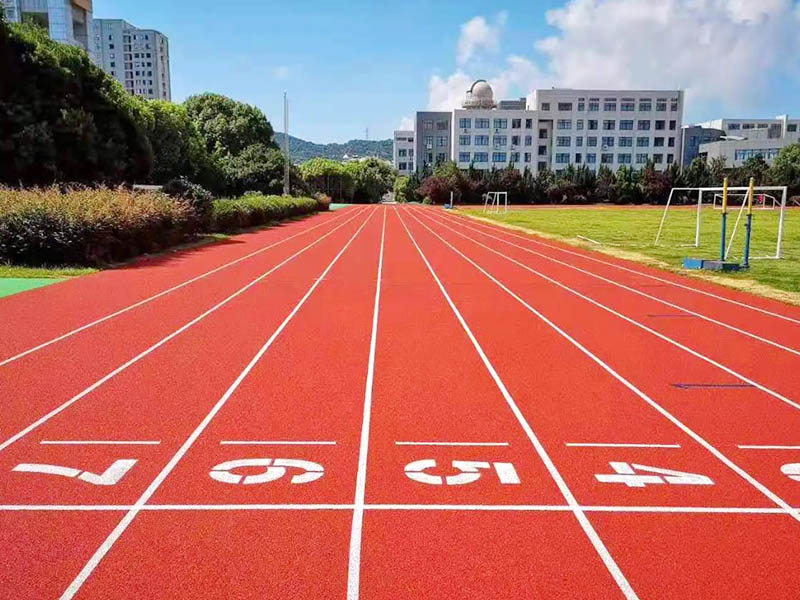 塑膠跑道要不要放坡？塑膠跑道坡度介紹！